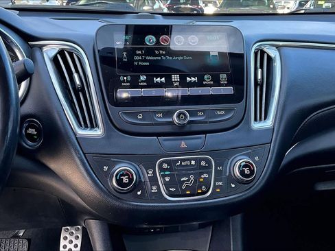 Used 2017 Chevrolet Malibu Premier image 32