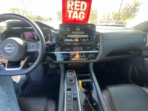 Used 2023 Nissan Pathfinder Platinum image 19