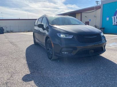 Used 2025 Chrysler Pacifica Limited