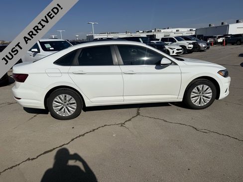 Used 2020 Volkswagen Jetta SE image 4