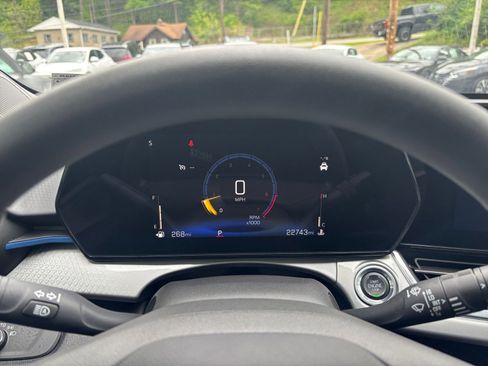Used 2025 Chevrolet Trax LT FWD image 40