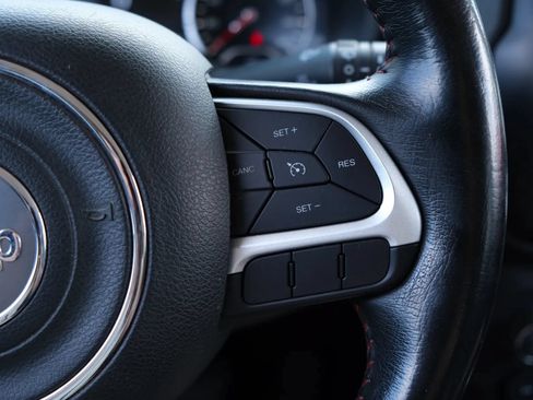 Used 2019 Jeep Renegade Trailhawk AWD/4WD image 24