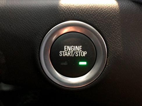 Used 2024 GMC Terrain SLE w/ Driver Convenience Package image 30