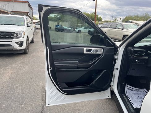 Used 2020 Ford Explorer Platinum image 29