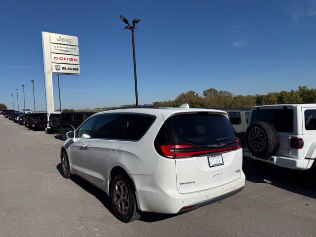 Used 2021 Chrysler Pacifica Limited w/ Premium & Safety Sphere Group AWD/4WD image 5