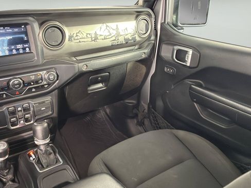 Used 2020 Jeep Gladiator Sport w/ Quick Order Package 24S AWD/4WD image 11