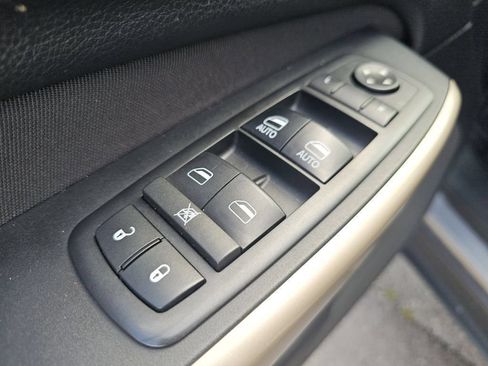 Used 2017 Jeep Cherokee Latitude w/ Comfort/Convenience Group AWD/4WD image 27