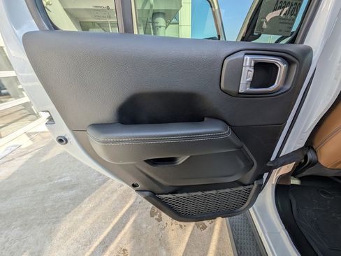 Used 2021 Jeep Wrangler Unlimited Sahara w/ Cold Weather Group image 40