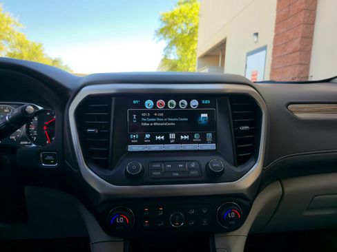 Used 2019 GMC Acadia Denali w/ Technology Package FWD image 20