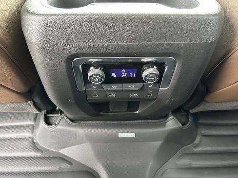 Used 2025 Chevrolet Tahoe High Country image 17