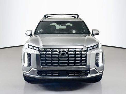 Used 2024 Hyundai Palisade Calligraphy FWD image 2