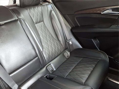 Used 2023 Buick Envision Avenir image 18