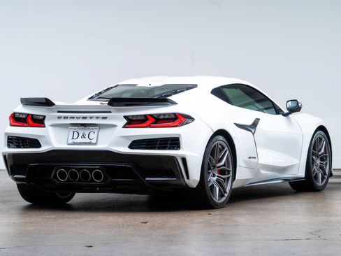 Used 2023 Chevrolet Corvette Z06 RWD image 9