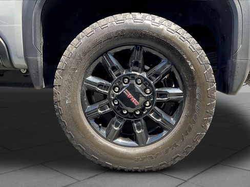 Used 2024 GMC Sierra 2500 AT4 w/ Technology Package AWD/4WD image 10