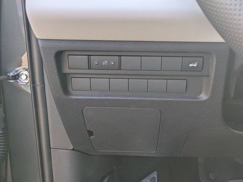 New 2025 Mitsubishi Outlander SEL image 16