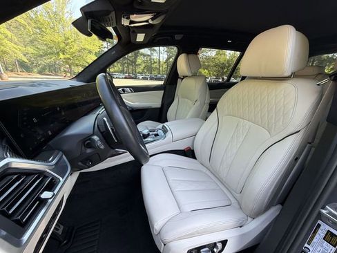 Used 2024 BMW X7 M60i AWD/4WD image 11