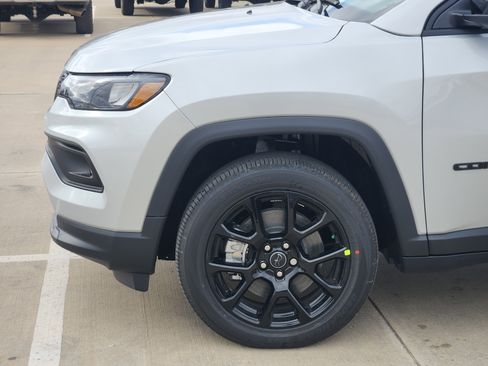 New 2026 Jeep Compass Latitude image 6