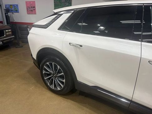 Used 2024 Cadillac Lyriq Sport AWD/4WD image 30