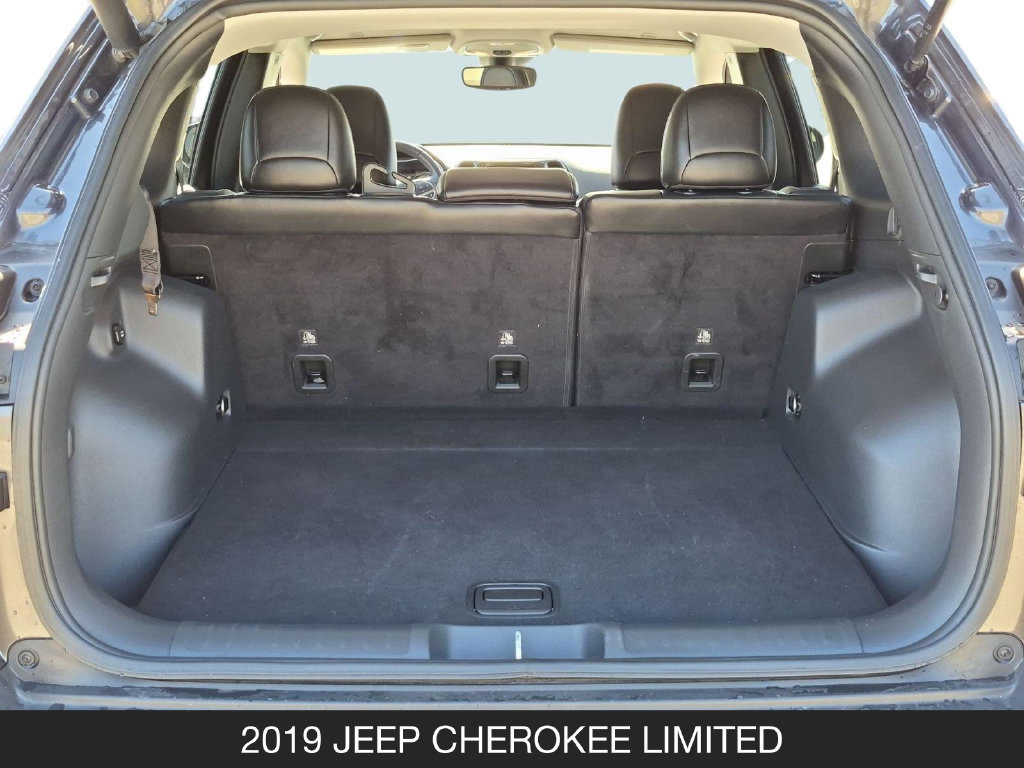 Used 2019 Jeep Cherokee Limited w/ Technology Group FWD image 21