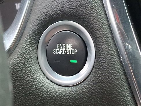 Used 2023 Chevrolet Traverse LT image 25