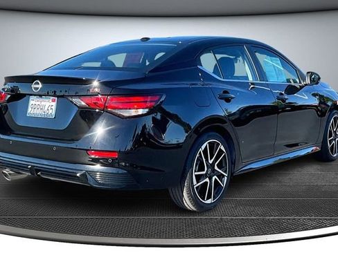 Certified 2025 Nissan Sentra SR w/ SR Premium Package image 6