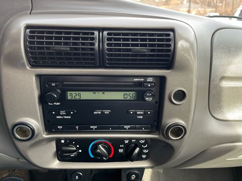 Used 2011 Ford Ranger XLT image 17