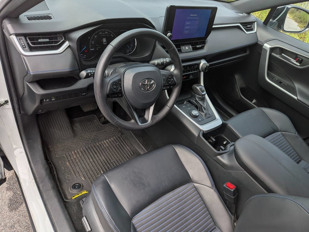 Used 2023 Toyota RAV4 XSE AWD/4WD image 12