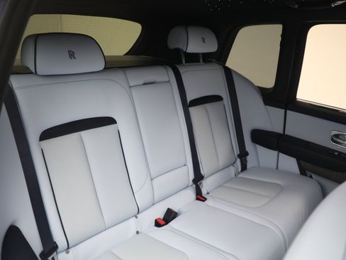 Certified 2025 Rolls-Royce Cullinan AWD/4WD image 24