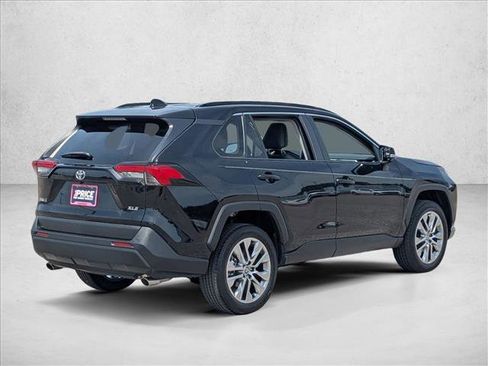 Used 2023 Toyota RAV4 XLE Premium FWD image 5