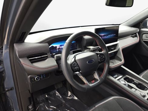 Used 2025 Ford Explorer ST RWD image 13