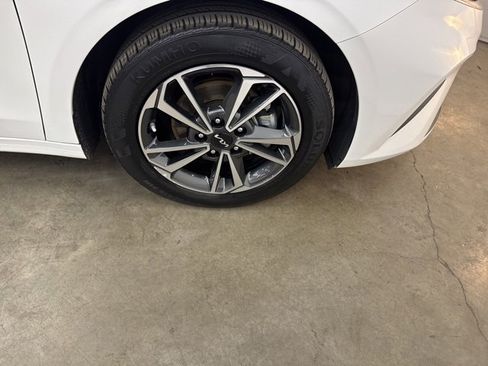 Used 2023 Kia Forte LXS w/ LXS Technology Package image 18