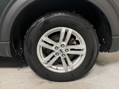 Certified 2022 Ford Explorer XLT w/ Equipment Group 202A image 33