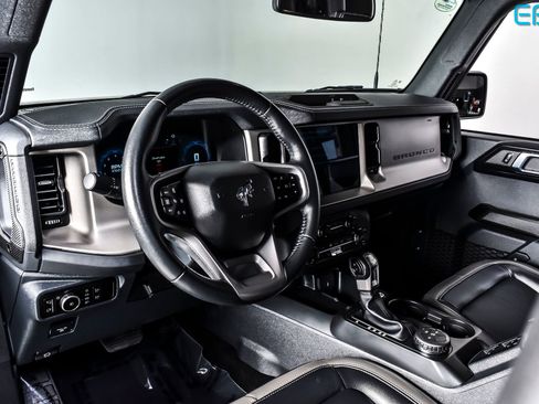Used 2025 Ford Bronco Outer Banks image 17