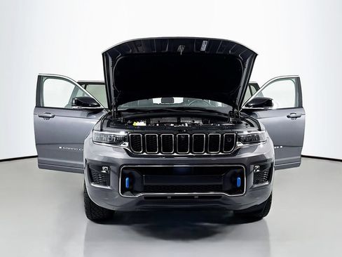Used 2022 Jeep Grand Cherokee Overland w/ Advanced Protech Group III AWD/4WD image 25