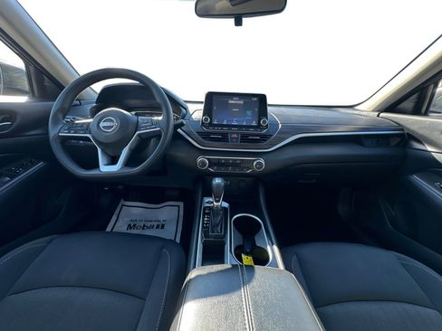 Used 2024 Nissan Altima 2.5 SV FWD image 13