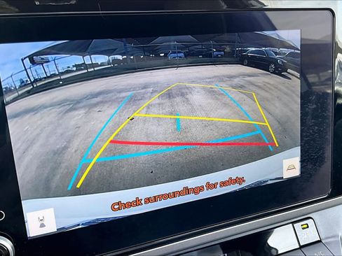 Used 2025 Toyota Camry SE image 23