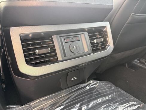 Used 2025 Ford F250 Platinum w/ FX4 Off-Road Package AWD/4WD image 33