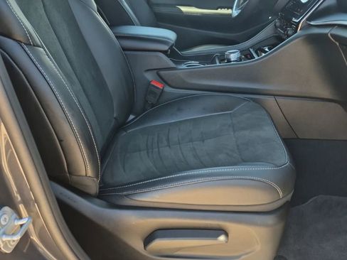 Used 2025 Jeep Grand Cherokee Altitude image 28