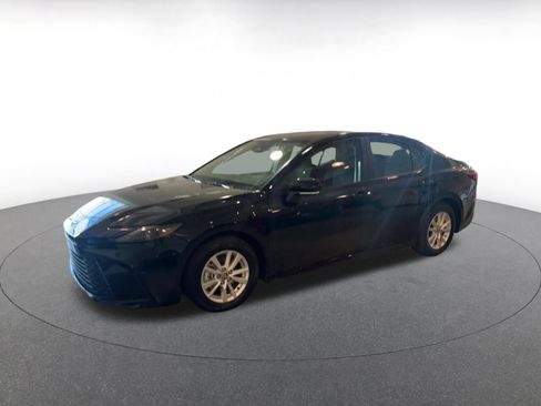 Used 2025 Toyota Camry LE image 8