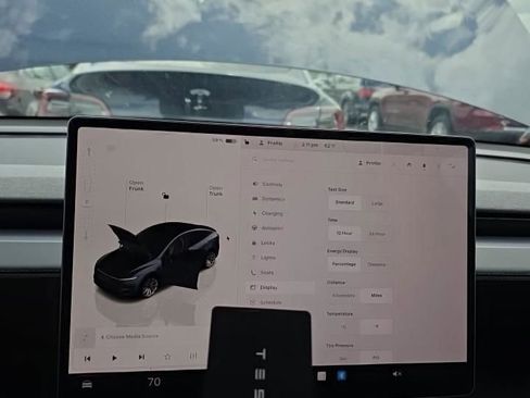 Used 2026 Tesla Model Y AWD image 12