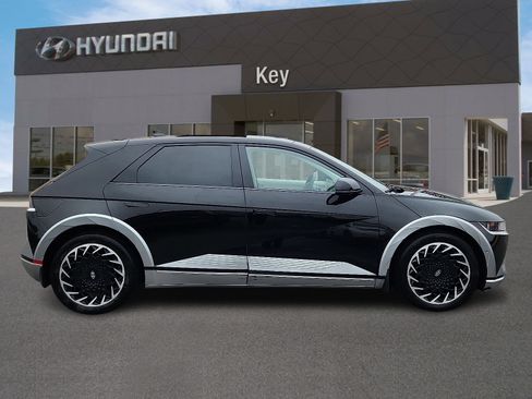 Used 2022 Hyundai Ioniq 5 Limited image 3