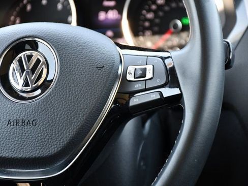 Used 2021 Volkswagen Tiguan SE w/ Panoramic Sunroof Package FWD image 27