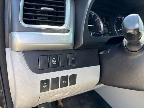 Used 2015 Toyota Highlander Limited AWD/4WD image 23
