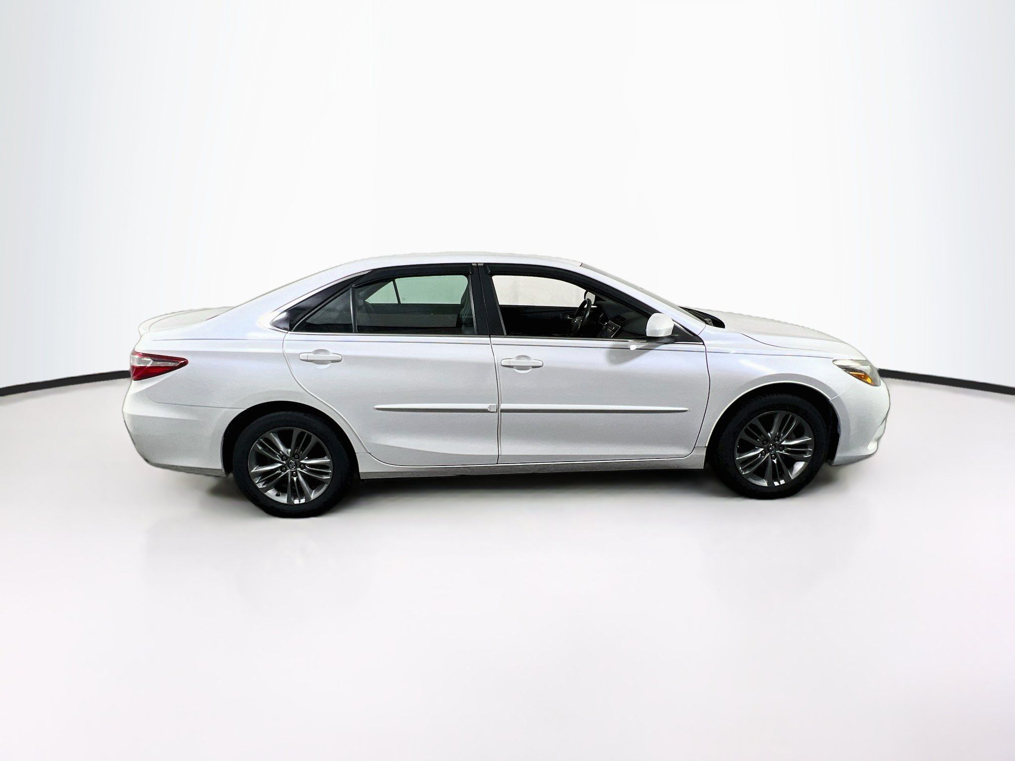 Used 2016 Toyota Camry SE w/ Protection Package (Q2) FWD image 4