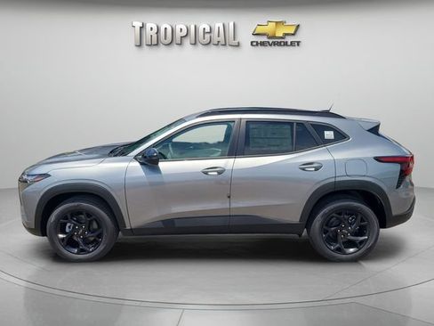 New 2026 Chevrolet Trax LT w/ Midnight Edition FWD image 2