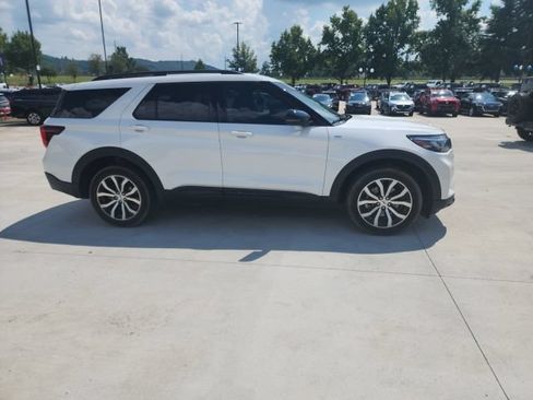 Used 2025 Ford Explorer ST-Line AWD/4WD image 19