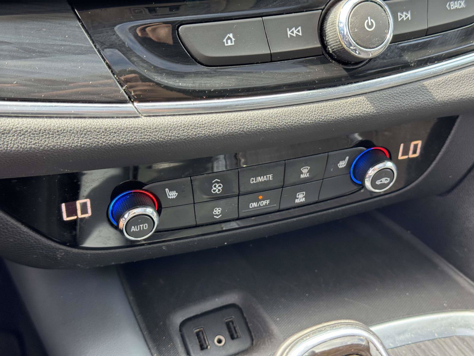 Used 2018 Buick Enclave Essence AWD/4WD image 28