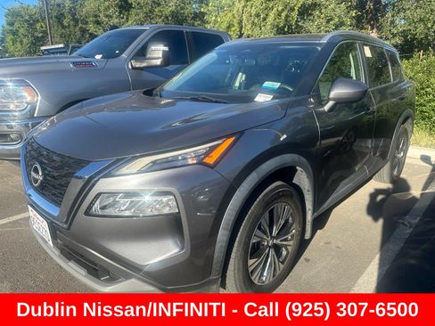 Used 2023 Nissan Rogue SV w/ SV Premium B Package FWD image 2