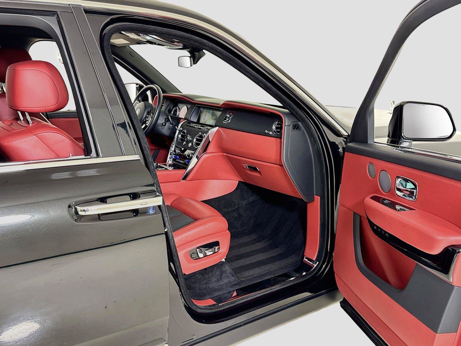 Used 2022 Rolls-Royce Cullinan AWD/4WD image 36