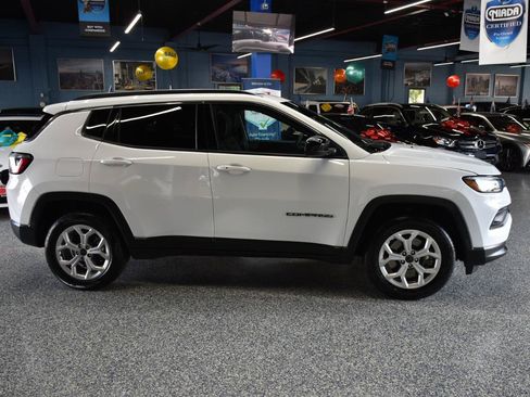 Used 2025 Jeep Compass Latitude w/ Sun & Sound Group AWD/4WD image 2